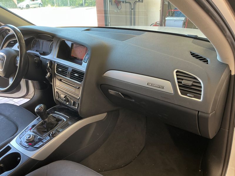 Audi A4 2.0 TDI quattro Attraction 2011 – снимка 31