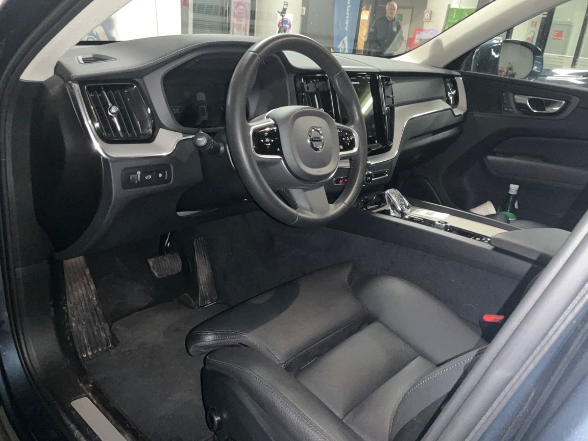 Volvo XC60 2022 — photo 32