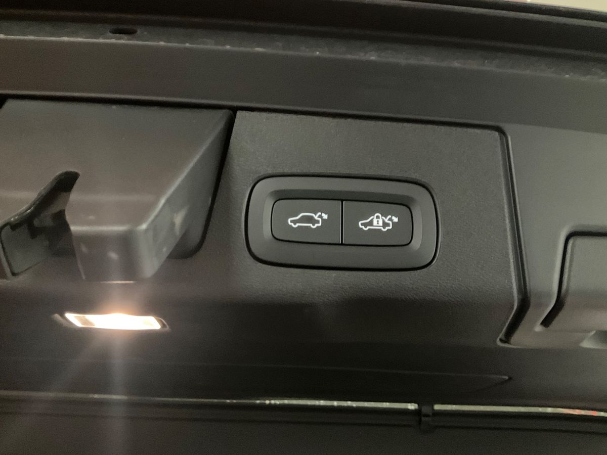 Volvo XC60 2022 — photo 26