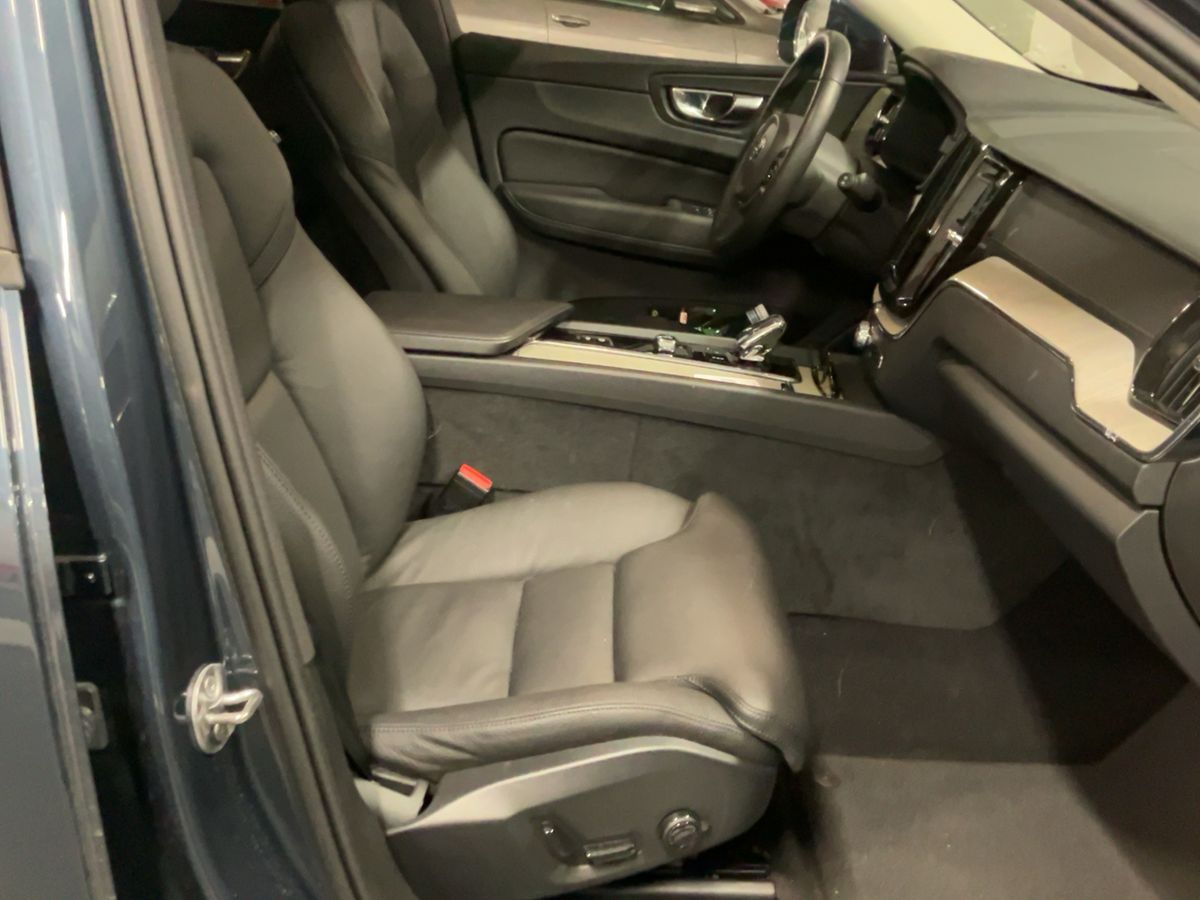 Volvo XC60 2022 — photo 17