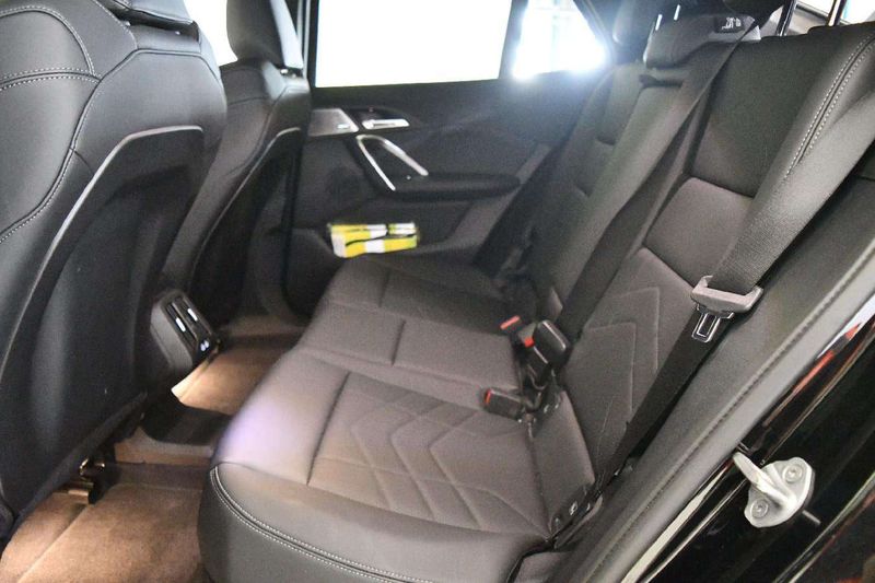 BMW iX2 eDrive20 M Sport — zdjęcie 12