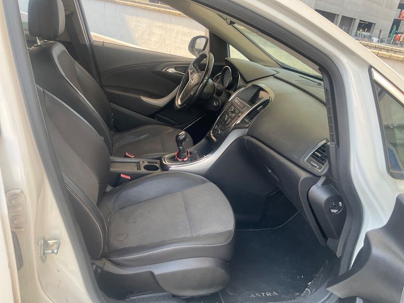 Opel Astra 2.0 CDTI Cosmo 2011 – снимка 3