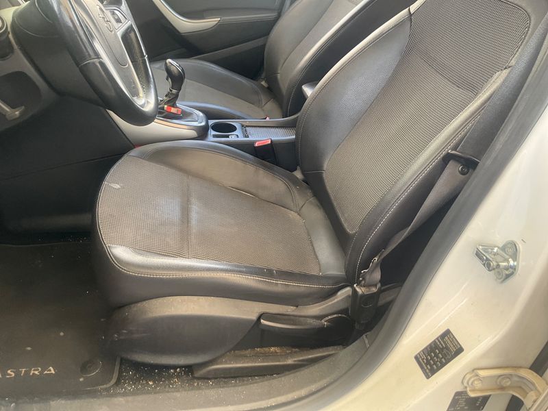Opel Astra 2.0 CDTI Cosmo 2011 – снимка 12