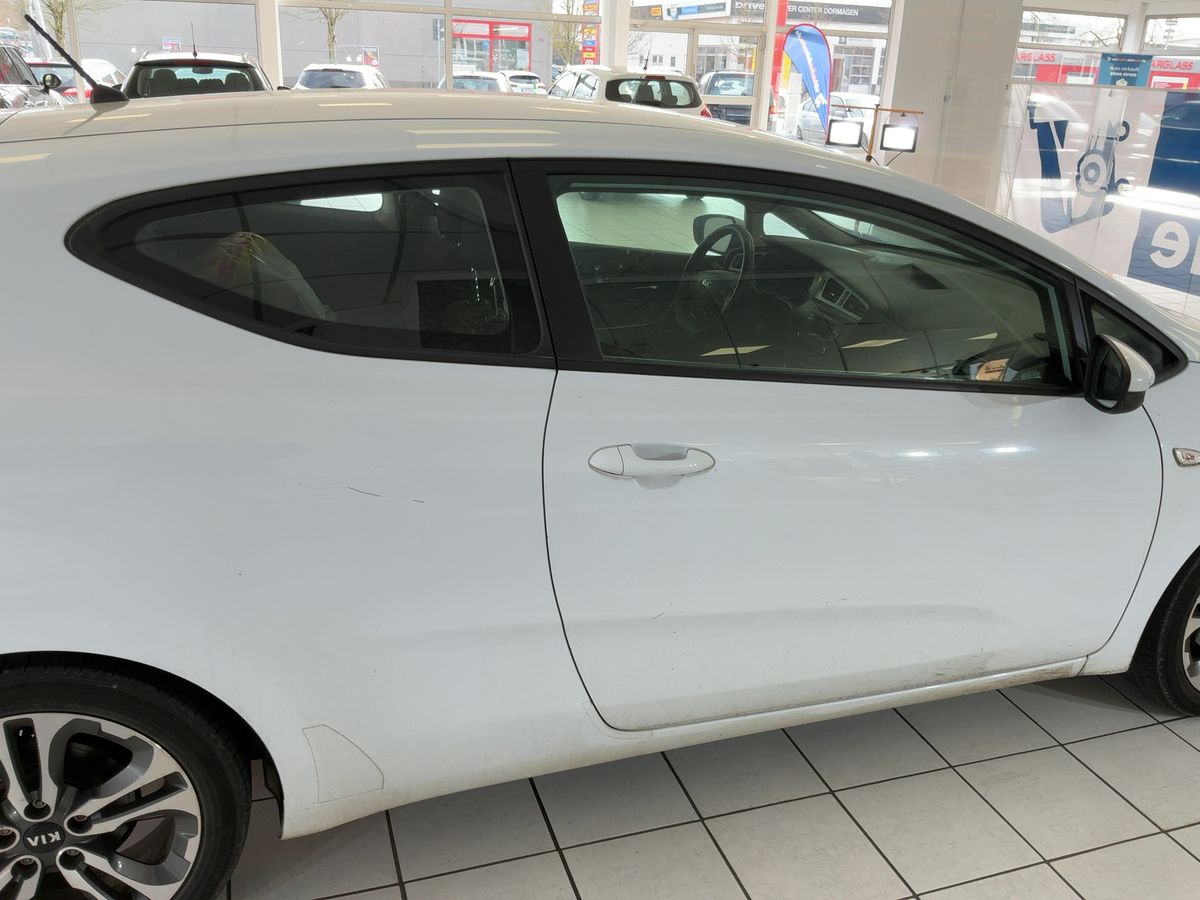 Kia pro_cee'd 2013 — photo 11