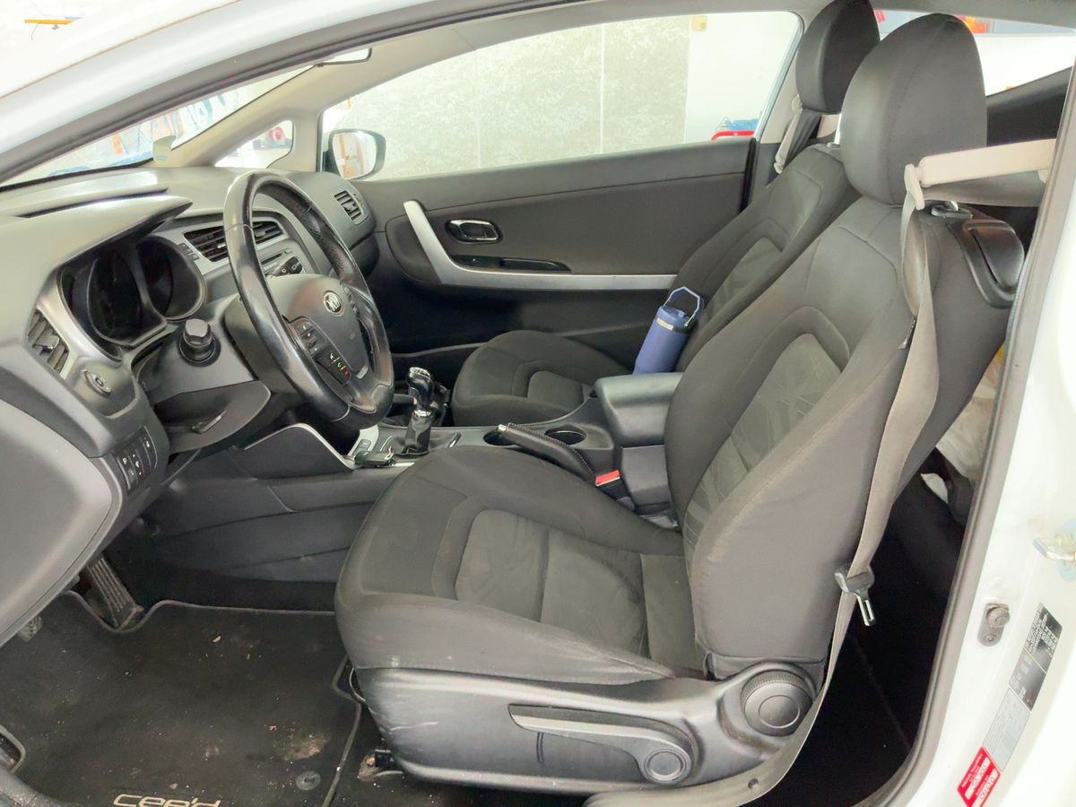 Kia pro_cee'd 2013 — photo 18
