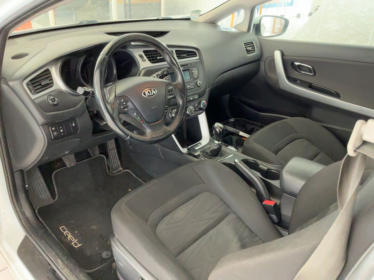 Kia pro_cee'd 2013 — photo 19