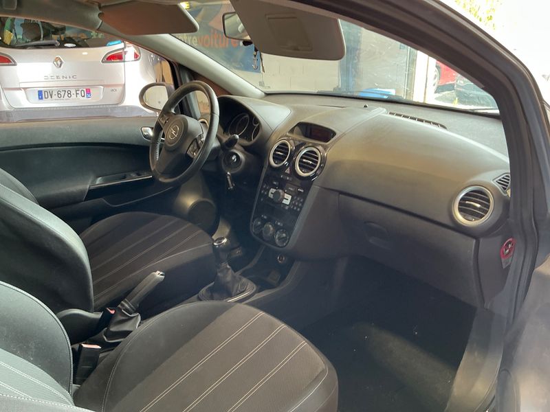 Opel Corsa 1.4 Color Edition — zdjęcie 3