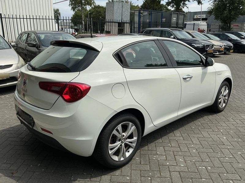 Alfa Romeo Giulietta 1.4 Turbo Impression — zdjęcie 6