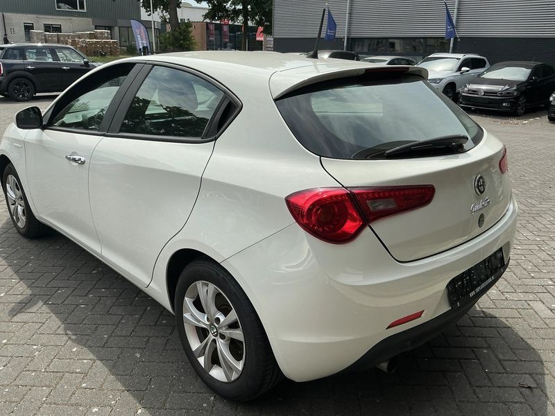 Alfa Romeo Giulietta 1.4 Turbo Impression — zdjęcie 3