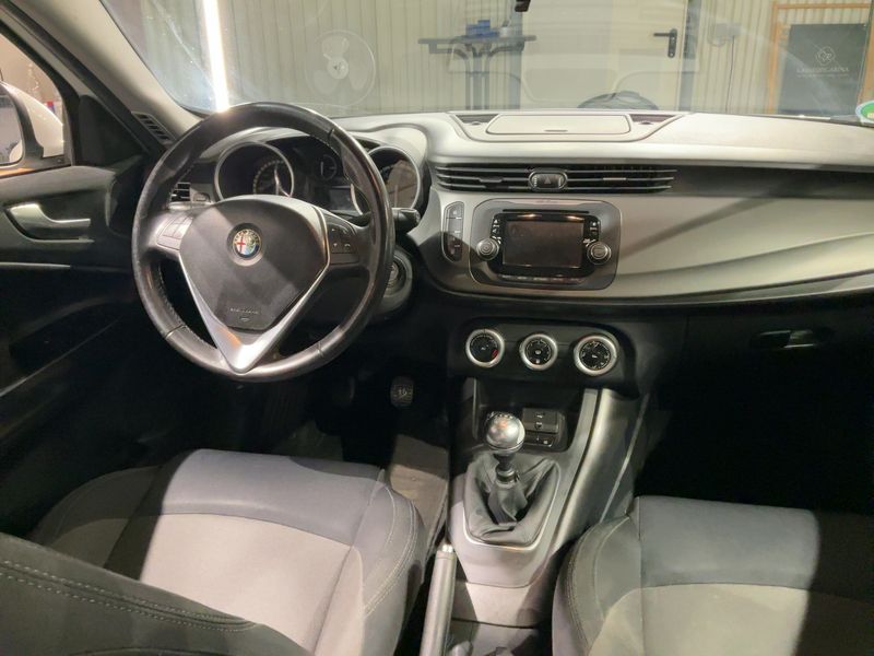 Alfa Romeo Giulietta 1.4 Turbo Impression — zdjęcie 12