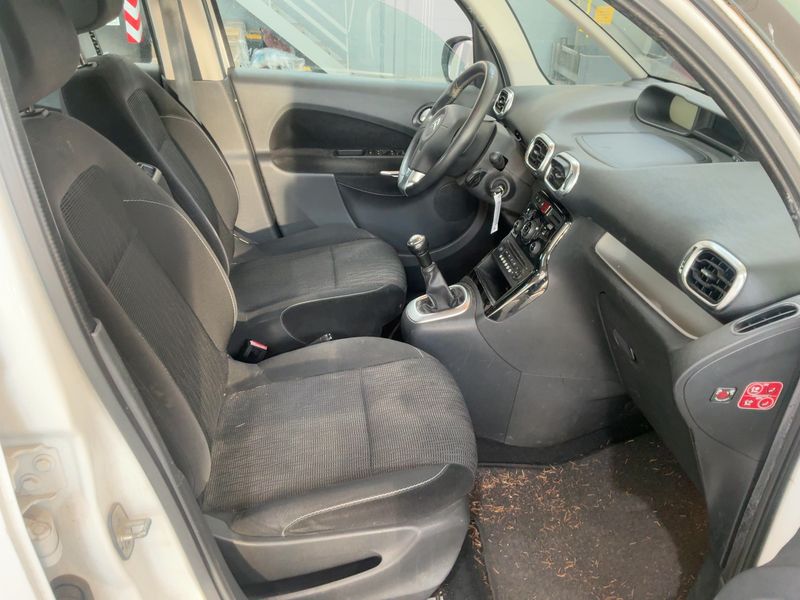 Citroen C3 Picasso 1.6 HDi Exclusive 2015 – снимка 16