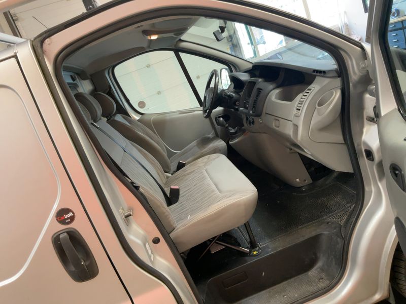 Nissan Primastar 2.0 dCi Kasten L1H1 2.7t — zdjęcie 11
