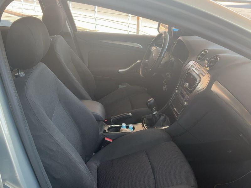 Ford Mondeo 2.0 TDCi Titanium — zdjęcie 11