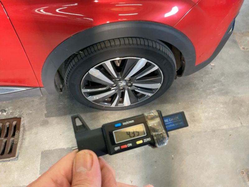 Peugeot 3008 1.6 PureTech Allure 2018 – снимка 11