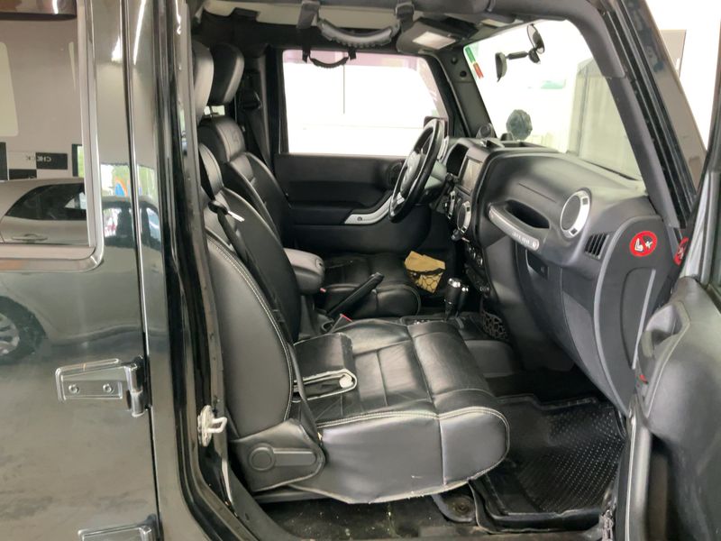 Jeep Wrangler Unlimited 2.8 CRD Sahara — zdjęcie 11