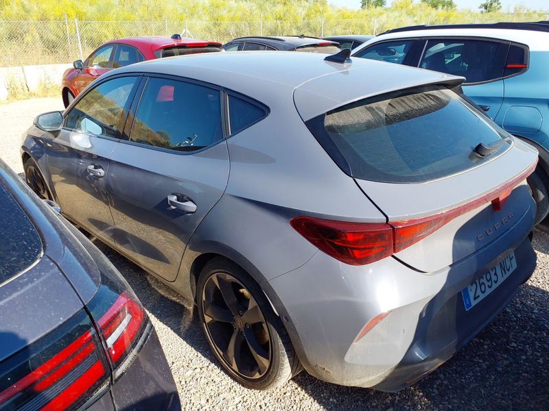 Cupra Leon 1.5 e-HYBRID — zdjęcie 3