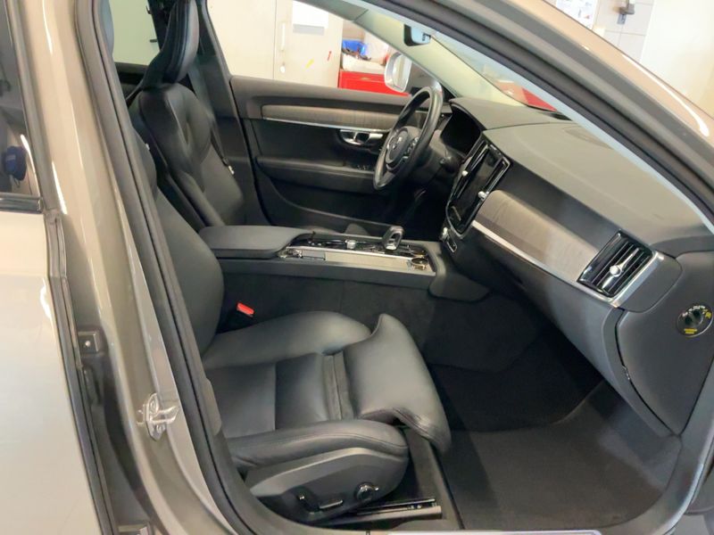 Volvo V90 Cross Country 2.0 B4 Mild-Hybrid Pro AWD — zdjęcie 11