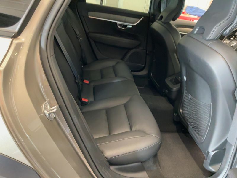 Volvo V90 Cross Country 2.0 B4 Mild-Hybrid Pro AWD — zdjęcie 14
