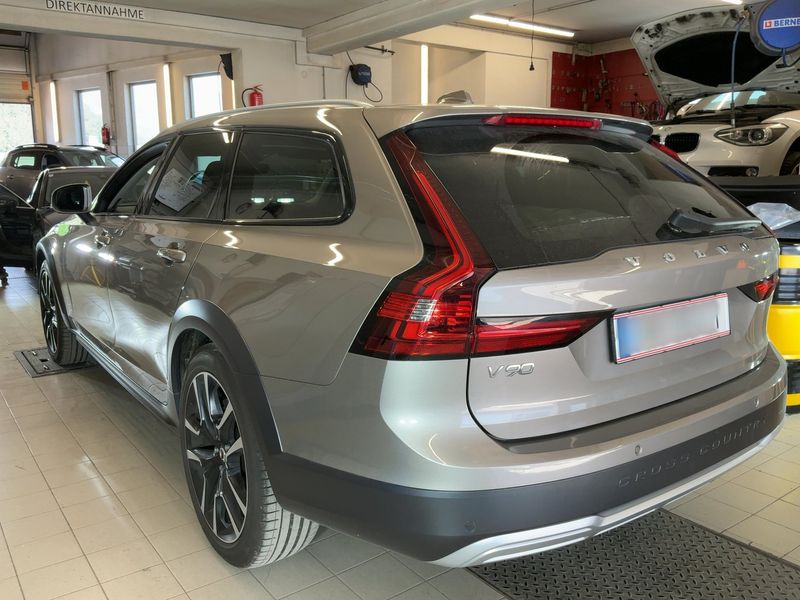 Volvo V90 Cross Country 2.0 B4 Mild-Hybrid Pro AWD — zdjęcie 3