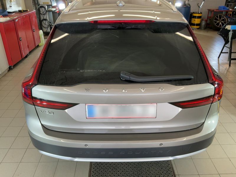 Volvo V90 Cross Country 2.0 B4 Mild-Hybrid Pro AWD — zdjęcie 5