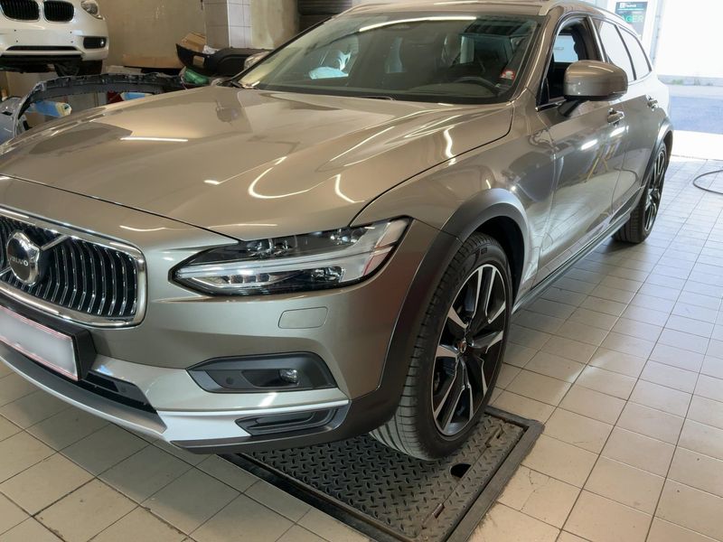 Volvo V90 Cross Country 2.0 B4 Mild-Hybrid Pro AWD — zdjęcie 2