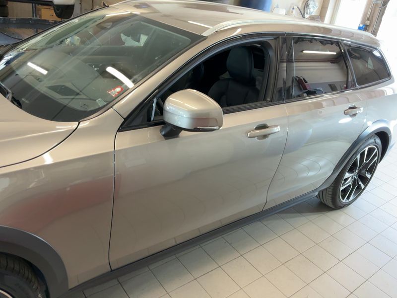 Volvo V90 Cross Country 2.0 B4 Mild-Hybrid Pro AWD — zdjęcie 4