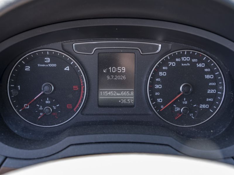 Audi Q3 2.0 TDI Business — zdjęcie 12