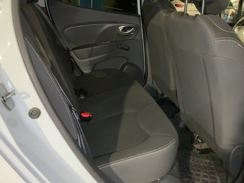 Renault Clio 1.5 dCi Energy Intens — zdjęcie 14