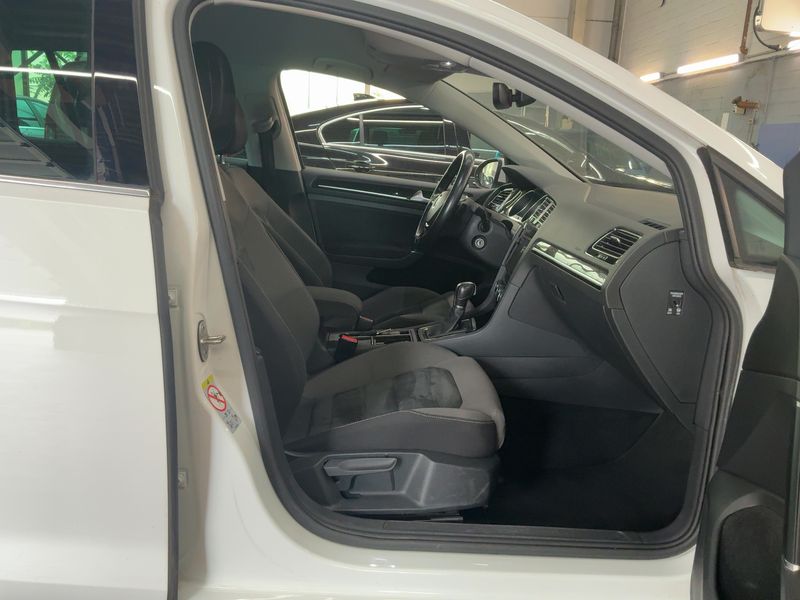 Volkswagen Golf VII 2.0 TDI Highline BlueMotion Tech 2017 – снимка 16