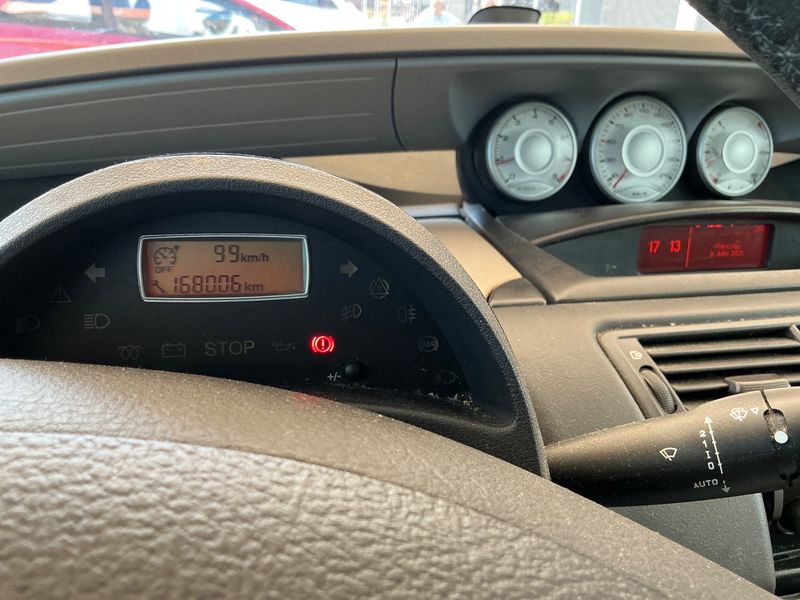 Peugeot 807 2.0 ST Pack — zdjęcie 4