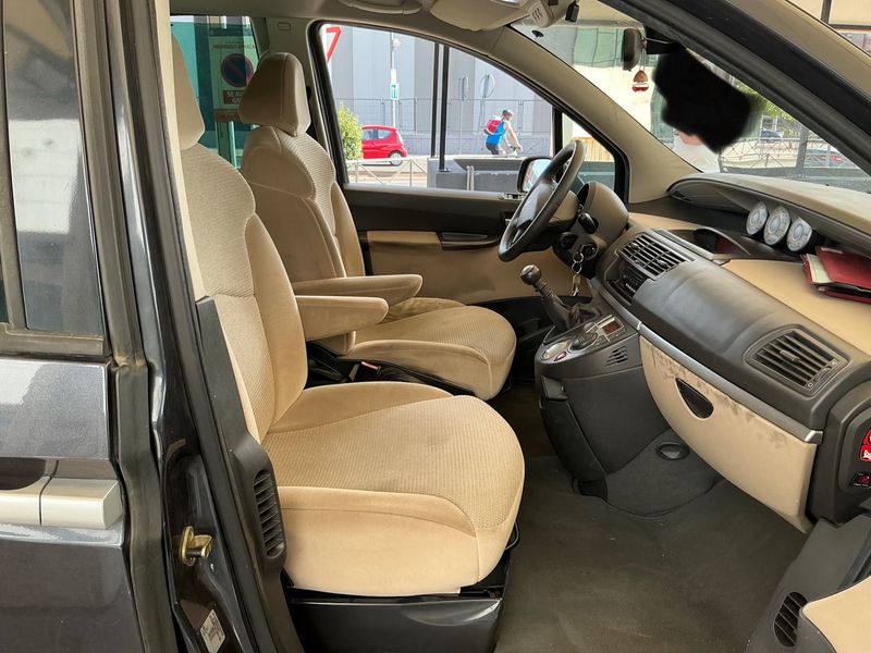 Peugeot 807 2.0 ST Pack — zdjęcie 3