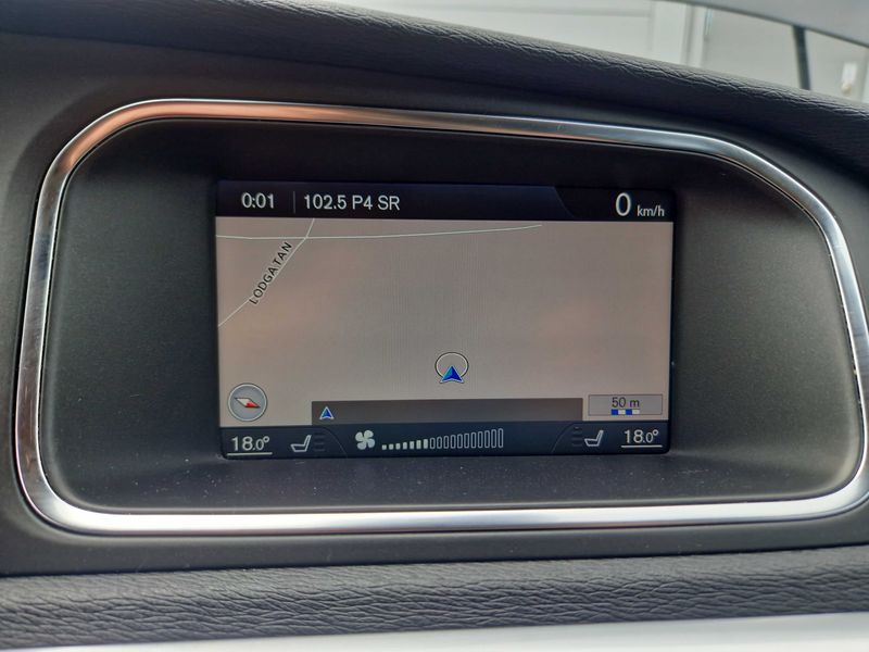 Volvo V40 Cross Country 2.0 D4 Summum — zdjęcie 13