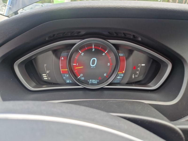 Volvo V40 Cross Country 2.0 D4 Summum — zdjęcie 12