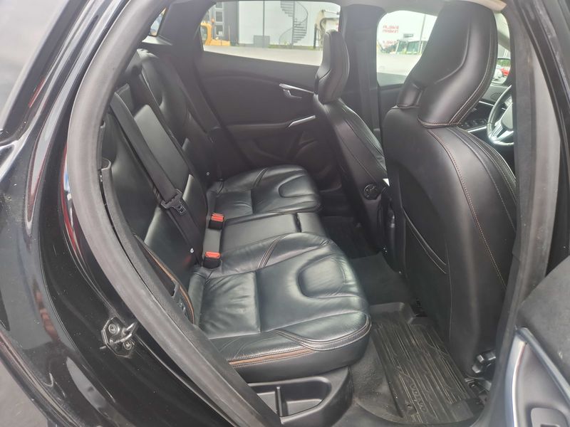 Volvo V40 Cross Country 2.0 D4 Summum — zdjęcie 14