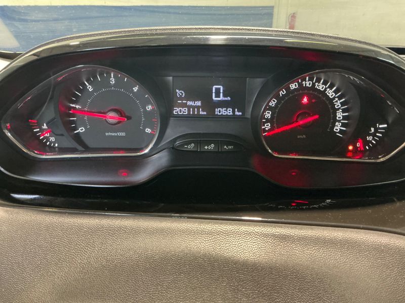 Peugeot 208 1.4 HDi Active 2014 – снимка 4