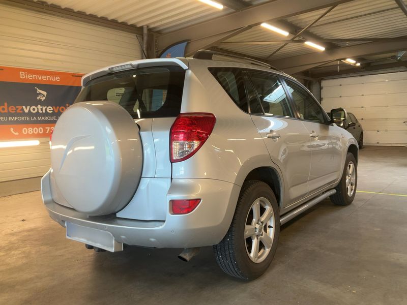 Toyota RAV 4 2.2 Turbodiesel Life — zdjęcie 6
