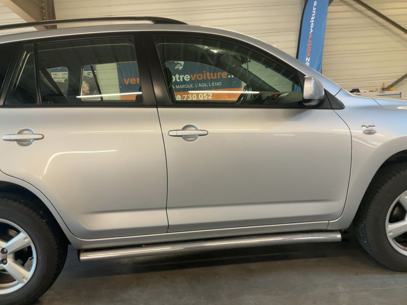 Toyota RAV 4 2.2 Turbodiesel Life — zdjęcie 7