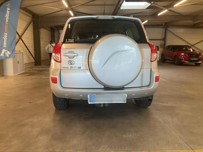 Toyota RAV 4 2.2 Turbodiesel Life — zdjęcie 5