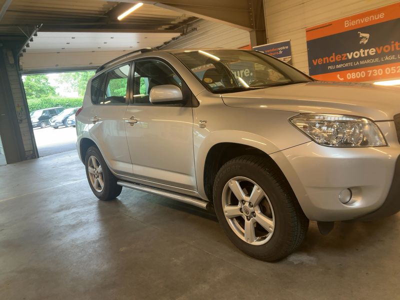 Toyota RAV 4 2.2 Turbodiesel Life — zdjęcie 8