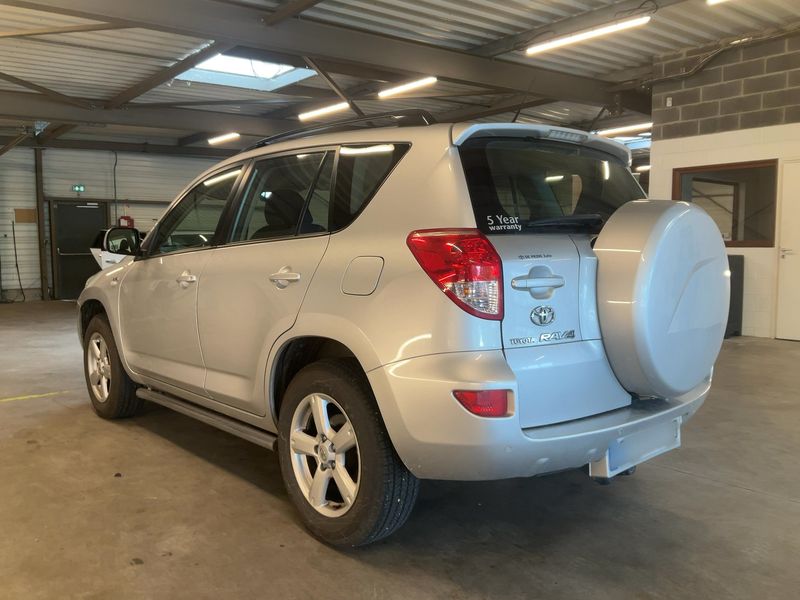 Toyota RAV 4 2.2 Turbodiesel Life — zdjęcie 3