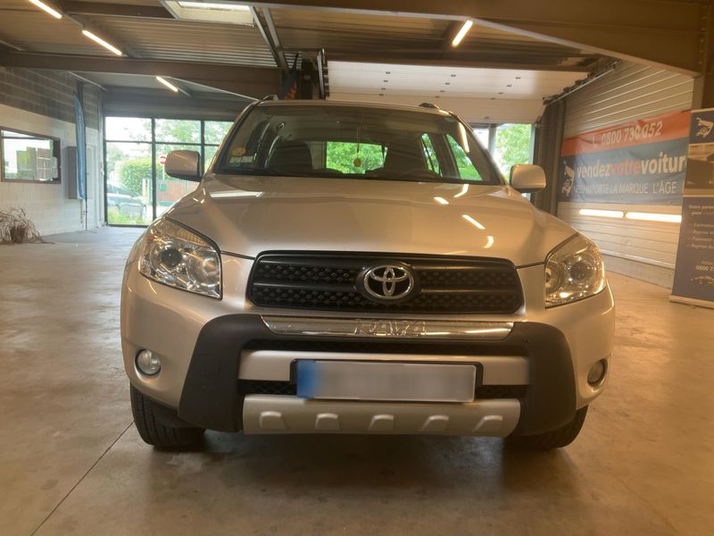 Toyota RAV 4 2.2 Turbodiesel Life — zdjęcie 9