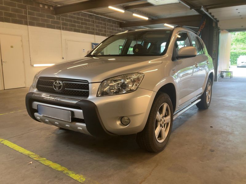 Toyota RAV 4 2.2 Turbodiesel Life — zdjęcie 1
