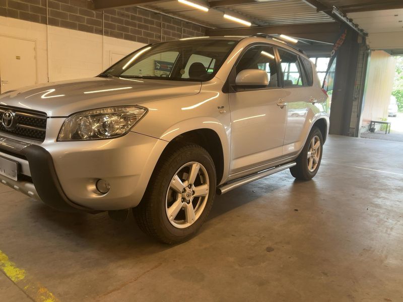 Toyota RAV 4 2.2 Turbodiesel Life — zdjęcie 2