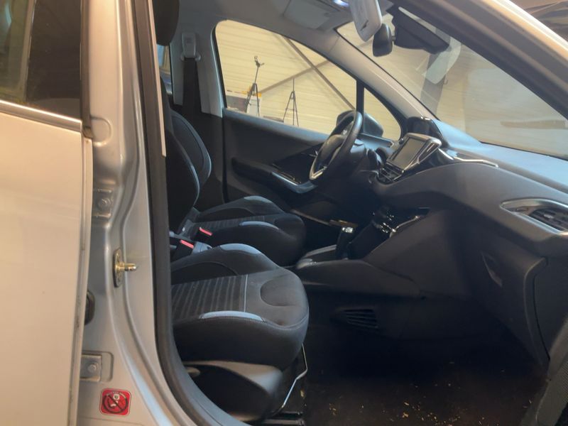 Peugeot 208 1.6 Allure 2013 – снимка 16