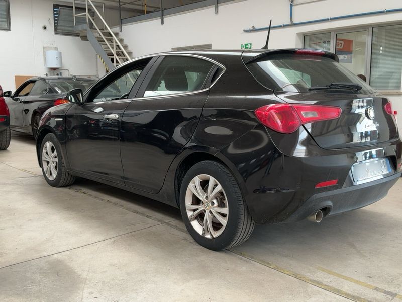Alfa Romeo Giulietta 1.6 JTDM Distinctive — zdjęcie 3