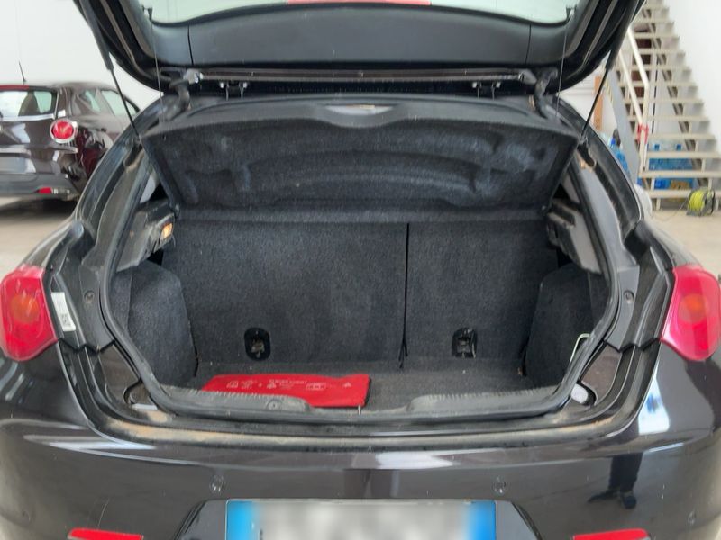 Alfa Romeo Giulietta 1.6 JTDM Distinctive — zdjęcie 10