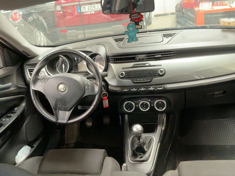 Alfa Romeo Giulietta 1.6 JTDM Distinctive — zdjęcie 12