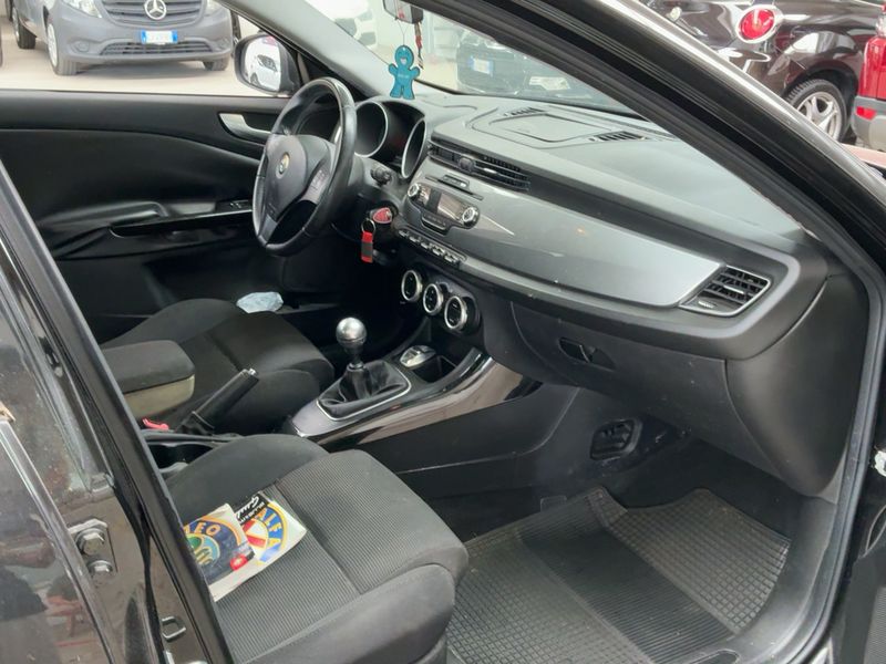 Alfa Romeo Giulietta 1.6 JTDM Distinctive — zdjęcie 11
