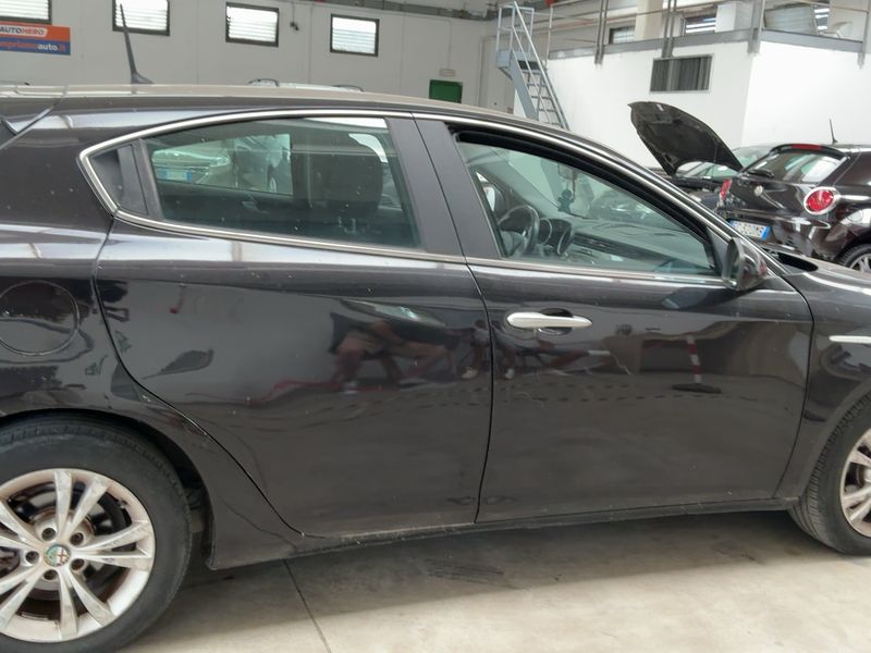 Alfa Romeo Giulietta 1.6 JTDM Distinctive — zdjęcie 7