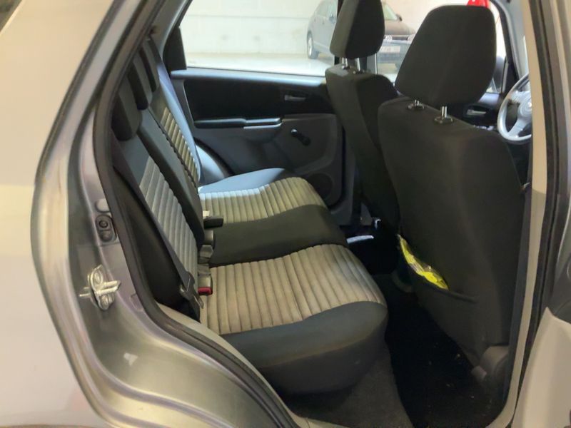 Suzuki SX4 1.6 Comfort — zdjęcie 14